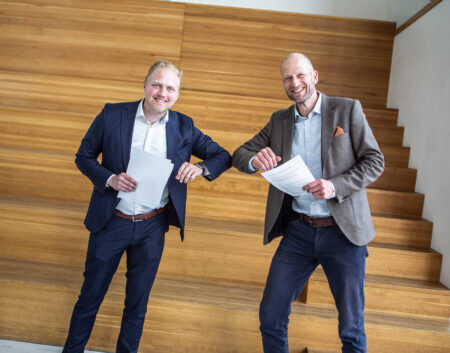 Henrik Lövetoft, REBL Industries and Martin Wänblom CEO of Innovatums Science Park greet each other