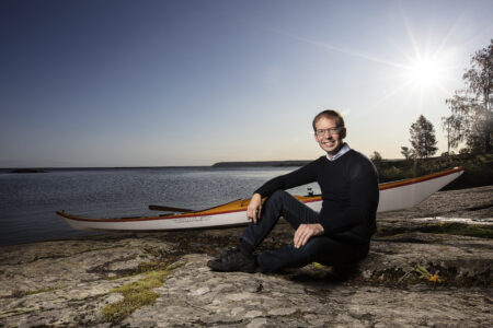 Fredrik Grund in front of a kayak at a lake