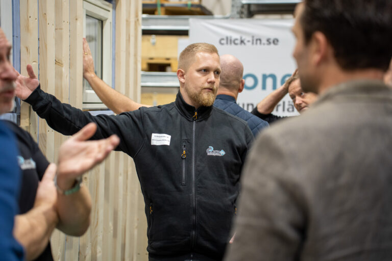 Click In Fixture Systems showed its new and efficient window mounting system.