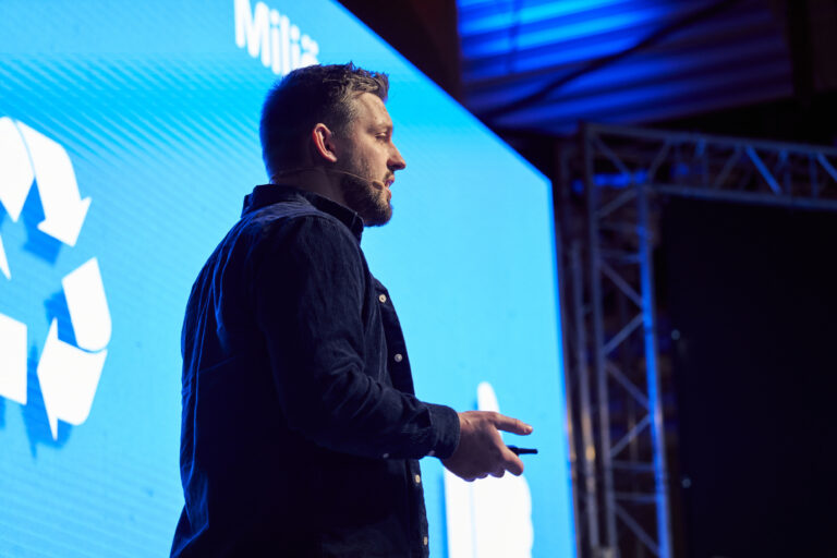 Under Startup Day pitchade Simon Carjoy inför 400 personer i publiken och en imponerad jury.