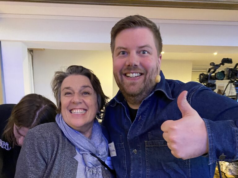 Björn tillsammans med sin affärscoach Deborah Lygonis inför ett pitchtillfälle.