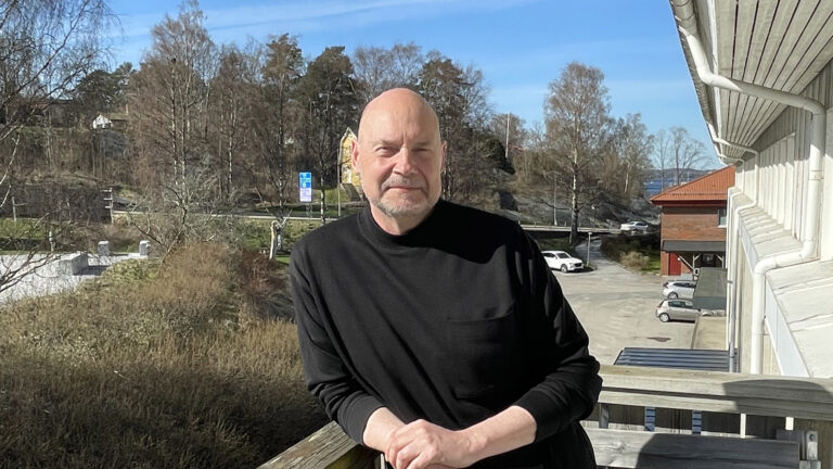 I kommunens översiktsplan har Ellös pekats ut som ett nav för blå näringar och Ronny Svensson hoppas att fler ska få upp ögonen för potentialen på orten.

– Ska vi ha en svensk sillindustri, och ska vi öka produktionen av svensk sill som mat, då är Ellös en jätteviktigt ort, som en av få platser i Sverige där sill landas idag, säger Ronny Svensson, näringslivsstrateg, Orust kommun