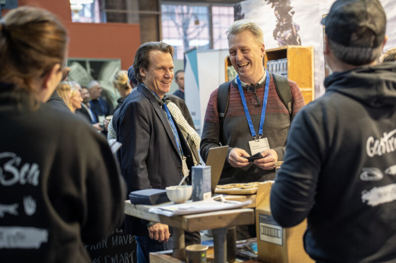 Nordic Seafood Summit 2024. Männsikor som ungås och skrattar
