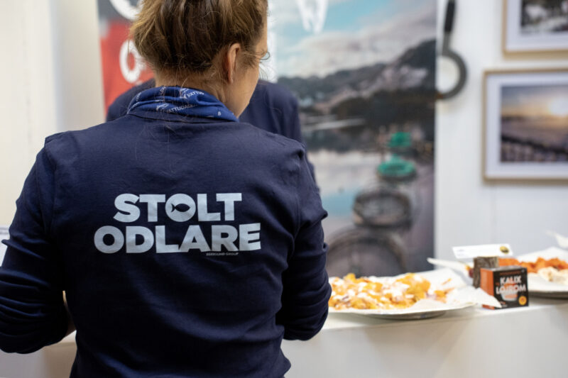 Nordic Seafood Summit 2024. En person som har en tröja med trycket:Stolt odlare