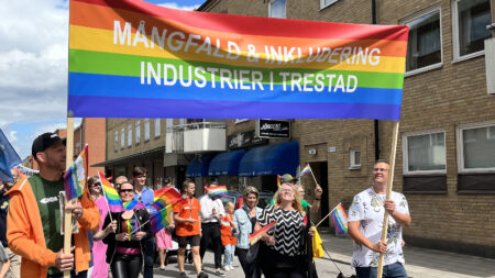 The network for diversity and inclusion in the manufacturing industry in Trestad in the Pride Parade in Trollhättan