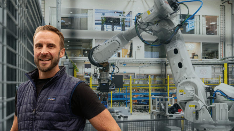Eivind Vogel Rödin, chef för startupverksamheten på Innovatum Science Park. I bakgrunden syns miljön på PTC.