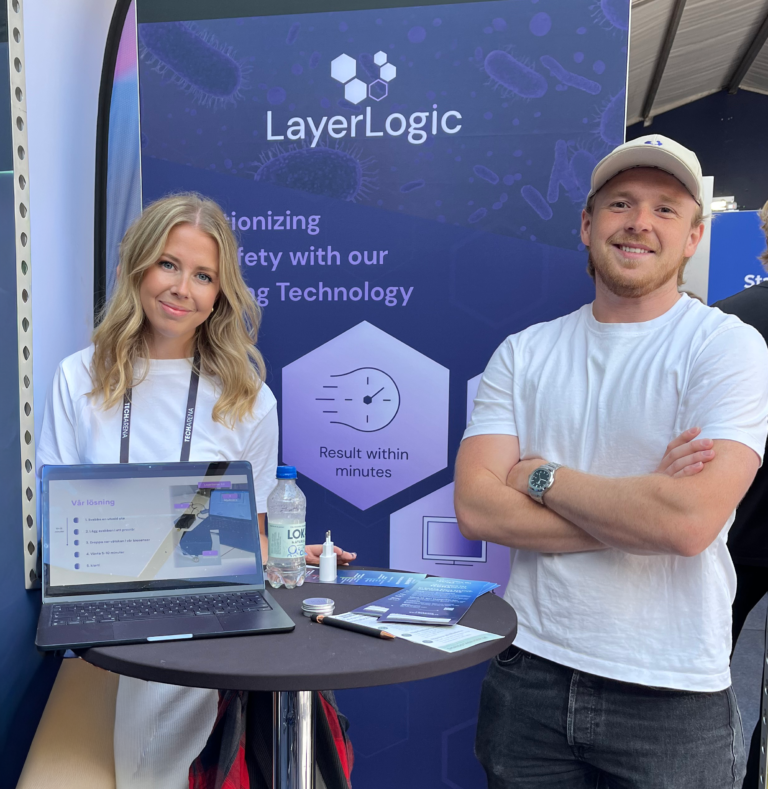 Layer Logic blev ett av de första bolagen som fick hjälp via NILLA. Genom gemensam stöttning har bolaget fått snabbare väg till både kontakter, kunskap och verktyg. På bilden Ebba Sandbecker och André Persson, båda medgrundare på Layer Logic