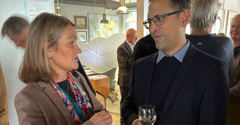 Sonja Andren och Allan Haroutonian från Fiji Cluster Blue.